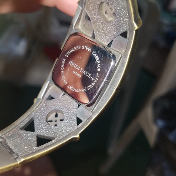 Heidi Daus hinge cuff watch - Picture 6 of 6